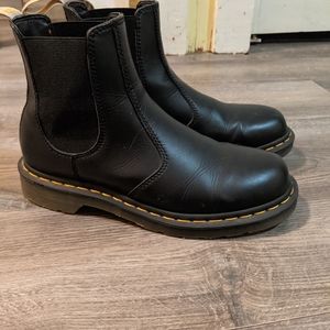 Dr. Martens Airwalk 2976 Chelsea Boots